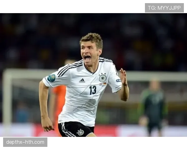 约翰尼·韦斯穆勒：泳坛巨星转型好莱坞传奇，再现银幕经典