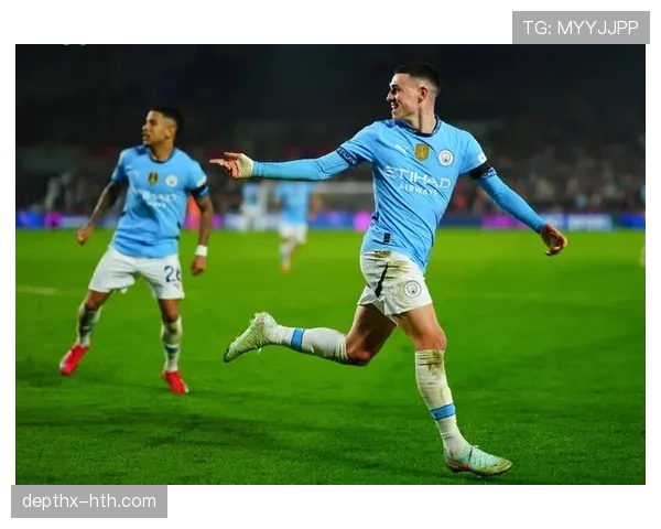 福登训练场展现专注状态，积极备战助力曼城冲刺关键赛事