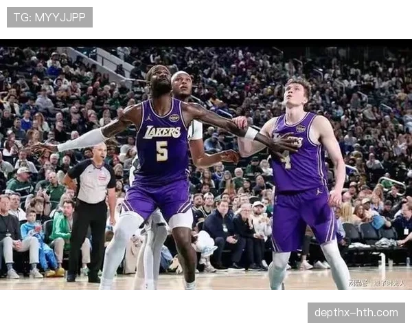 戴维斯关键表现闪耀全场，助球队逆转取胜