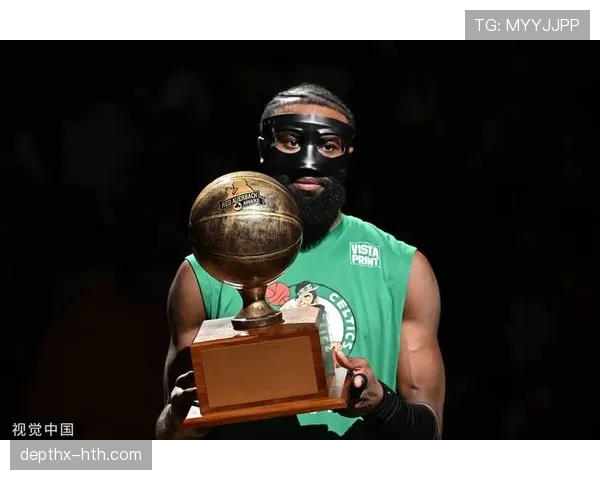 杰伦·布朗挡拆拉开空间提升得分效率明显优于常规赛表现